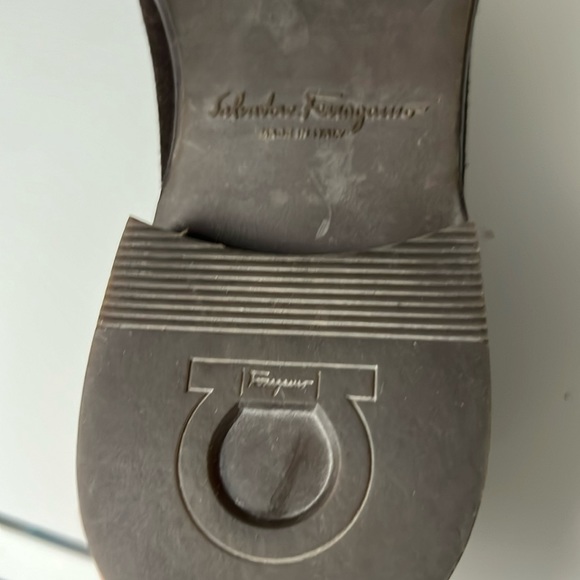 Salvatore Ferragamo Brown Suede Classic Chelsea Boots Side 10 - Picture 11 of 13